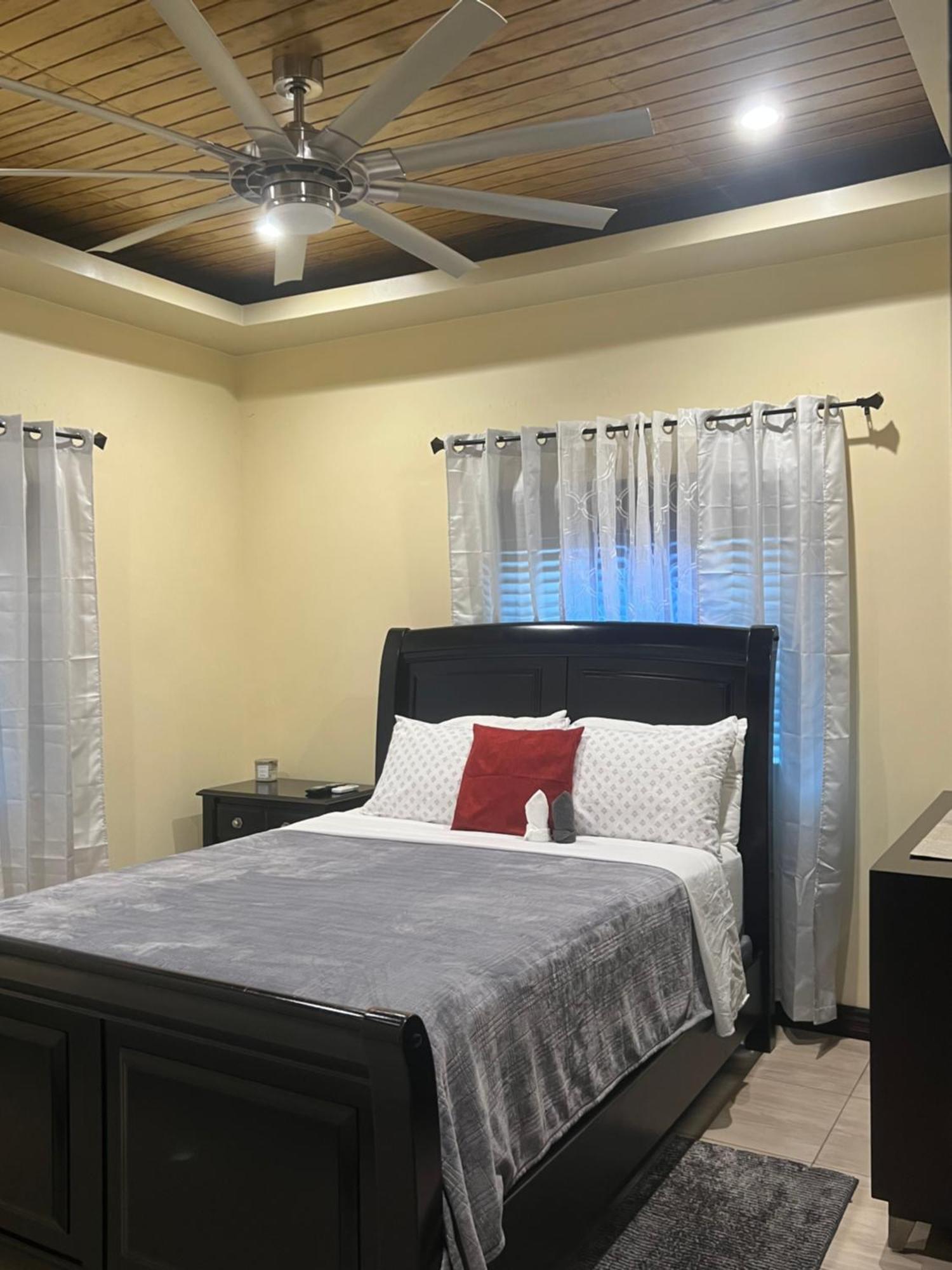 Kingston Oasis One Bedroom 외부 사진